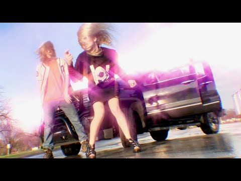 100 gecs - เครื่องเงิน (Official Music Video)